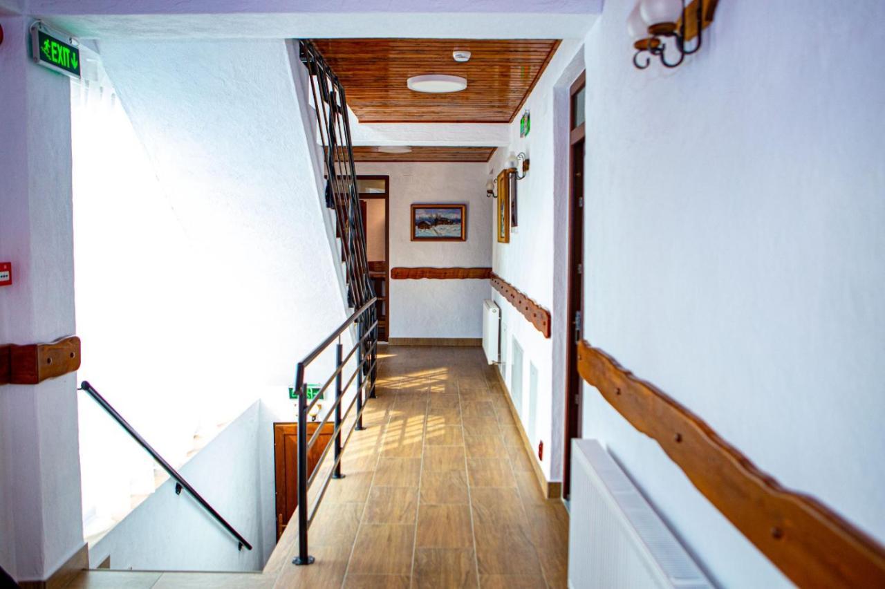 Vila Swe Sar Hotel Curtea de Argeş Екстериор снимка